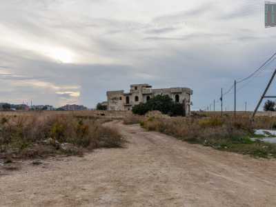 Dall�altra parte invece si ritorna al degrado
